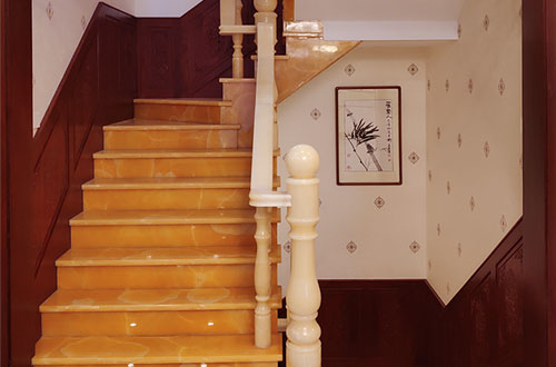 柯桥中式别墅室内汉白玉石楼梯的定制安装装饰效果